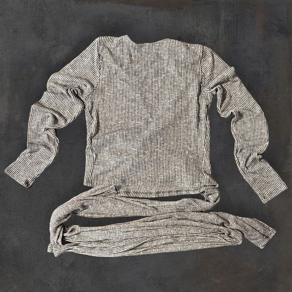 Agnes & Dora‎ Wrap Crop Top Women's Size Small Gray Ribbed Long-Sleeve V Neck - Picture 2 of 6